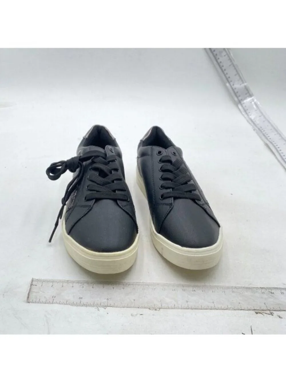 Women's Casual Shoe, Classic Lace-Up Low Top Loafer, Fashion Sneaker Black